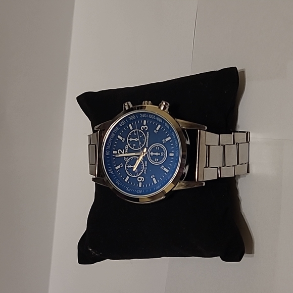 Watch - Picture 3 of 3